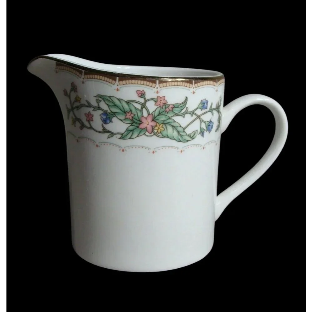 Farberware Wellesley 486 Sugar Bowl with Lid‎ & Creamer Set Fine China Vintage